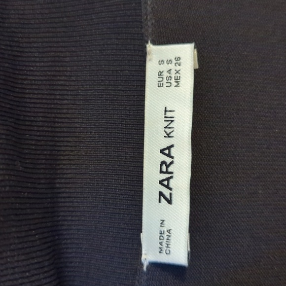 Zara Knit Long Sleeve V Neck Closet Staple Minimalist Classic Shirt Size Small - Picture 2 of 6